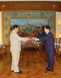 ckorean ေျမာက္က�ုရီးယားသံအမတ္ခန့္အပ္လြွာက�ု ၂၀၀၇ ခုနွစ္ဧၿပီလတြင္ေပးအပ္စဥ္