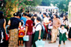 exam-tkks စာေမးပြဲေၿဖဆို ရာသို ့လိုက္ပါပို ့ေဆာင္ၾကသည့္ေက်ာင္းသားမိဘမ်ား