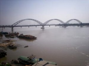 yadanabon-bridge မႏၱေလး ရတနာပံုတံတားသစ္ၾကီး ကို မႏၱေလး ဖက္ကမ္းမွေတြ ့ရစဥ္