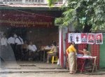 ေရြးေကာက္ပြဲ ႏွစ္ပတ္လည္အခမ္းအနားက်င္းပေနခ်ိန္တြင္ အဖြဲ ့ခ်ဳပ္ရံုးေရွ့ဥ္နယ္စပ္မွေဖာက္ခြဲေရးသမားမ်ား၀င္လာၿပီဆိုေသာစာမ်ားကားတစ္စီး ေပၚမွက်ဲခ်အၿပီး (AP Photo)