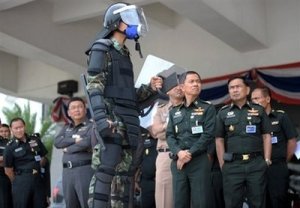 အာဆီယံ အစည္းအေ၀းအတြက္ ရဲတပ္ဖြဲ ့က ဖူးခက္တြင္ စတင္လံုၿခံဳေရးယူေနစဥ္ AFP Photo အာဆီယံ အစည္းအေ၀းအတြက္ ရဲတပ္ဖြဲ ့က ဖူးခက္တြင္ စတင္လံုၿခံဳေရးယူေနစဥ္ AFP Photo
