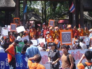ထိုင္းႏိုင္ငံမဲေဆာက္ၿမိဳ ့တြင္ က်င္းပခဲ့ေသာ ၿငိမ္းခ်မ္ေရးခ်ီတက္ပြဲ ဓာတ္ပံု-ျမတ္သူ ထိုင္းႏိုင္ငံမဲေဆာက္ၿမိဳ ့တြင္ က်င္းပခဲ့ေသာ ၿငိမ္းခ်မ္ေရးခ်ီတက္ပြဲ ဓာတ္ပံု-ျမတ္သူ