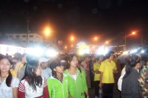 ျမန္မာေရႊ့ေျပာင္းအလုပ္သမားမ်ားျဖင့္စည္ကားေနသည့္ မဲေဆာက္လြိဳင္ကထုန္ပြဲေတာ္ ျမန္မာေရႊ့ေျပာင္းအလုပ္သမားမ်ားျဖင့္စည္ကားေနသည့္ မဲေဆာက္လြိဳင္ကထုန္ပြဲေတာ္
