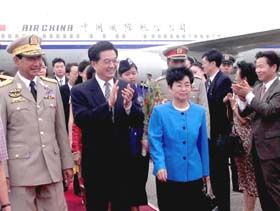 ၂၀၀၀ခုႏွစ္က ဟူက်င္ေတာင္ဒုသမၼတ ဒုသမၼတ အျဖစ္လာေရာက္လည္ပတ္စဥ္က