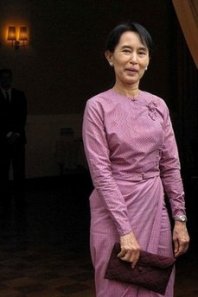 မၾကာခင္ျပန္လည္လြတ္ေျမာက္လာေတာ့မည္ဟု သတင္းမ်ားထြက္ေပၚေနသည့္ေဒၚေအာငဆန္းစုၾကည္