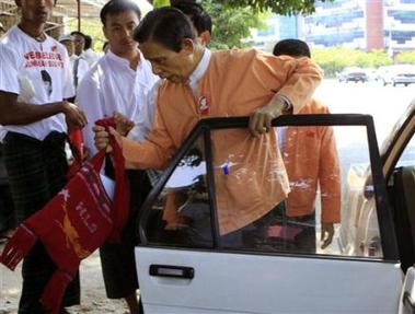 ဒုတိယဥကၠဌ သူရဦးတင္ဦး ထို ေန ့မနက္တြင္ အဖြဲ ့ခ်ဳပ္ရံုးသို ့ေရာက္ရွိလာစဥ္ ဓာတ္ပံု- Channel News Asia ဒုတိယဥကၠဌ သူရဦးတင္ဦး ထို ေန ့မနက္တြင္ အဖြဲ ့ခ်ဳပ္ရံုးသို ့ေရာက္ရွိလာစဥ္ ဓာတ္ပံု- Channel News Asia