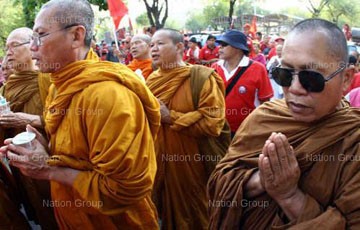 သံဃာေတာ္မ်ားပါ လည္းပါ၀င္ဆင္ႏြႊဲ ဓာတ္ပံု-ေနရွင္း