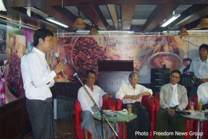 ေရြးေကာက္ပြဲ ၀င္မည့္ လူငယ္စာေရးဆရာ ေ၀မႈးသြင္ အား ၎တို ့ပါတီ မိတ္ဆက္ပြဲ အခမ္းအနားေန ့ က ေတြ ့ရစဥ္