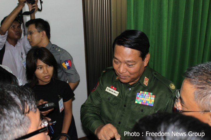 လူ၂ဦးေသဆံုးခဲ့ရသည့္ ကြမ္းၿခံကုန္း ၿမိဳ ့ေန ဒရယ္လူးေက်းရြာ ဒျပမႈ အား သတင္းစာရွင္းလင္းပြဲ ျပဳလုပ္စဥ္