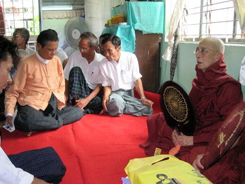 အျပည္ျပည္ဆိုင္ရာ ၿငိမ္းခ်မ္းေရးေန ့ အခမ္းအနား သို ့တက္ေရာက္ ခဲ့ ကာကြယ္ေရးဦးစီးခ်ဳပ္ ေဟာင္း ႏွင့္ အမ်ိဴးသားဒီမိုကေရစီ အဖြဲ ့ခ်ဳပ္ေခါင္းေဆာင္ သူရဦးတင္ဦး