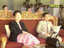 အဘြားျဖစ္သူ ႏွင့္ အတူ