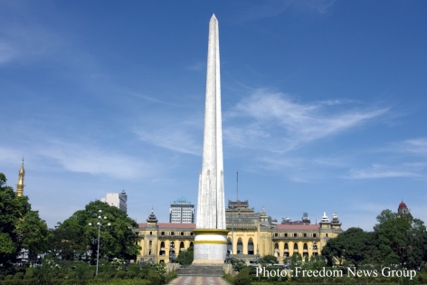 ၆၃ ႏွစ္ျပည့္ ျမန္မာ့ လြတ္လပ္ေရး ေန ့အခါသမယ တြင္ မဟာဗႏၶဳလ ပန္းၿခံတြင္း ရွိ လြတ္လပ္ေရး ေက်ာက္တိုင္ ႏွင့္ ၿမိဳ ့ေတာ္ခန္းမ ကို ေတြ ့ရစဥ္ ၆၃ ႏွစ္ျပည့္ ျမန္မာ့ လြတ္လပ္ေရး ေန ့အခါသမယ တြင္ မဟာဗႏၶဳလ ပန္းၿခံတြင္း ရွိ လြတ္လပ္ေရး ေက်ာက္တိုင္ ႏွင့္ ၿမိဳ ့ေတာ္ခန္းမ ကို ေတြ ့ရစဥ္