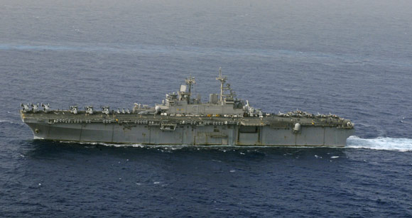 အေမရိကန္ ေလယာဥ္တင္ သေဘၤာ USS Kearsarge လစ္ဗ်ား ႏိုင္ငံ သို ့ေရာက္ရွိစဥ္