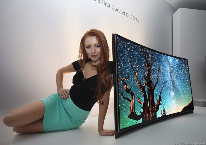 Curved-OLED_TV-Model-Photo_2