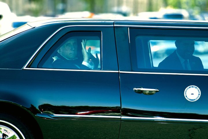 41B83E5500000578-4636330-Vice_President_Mike_Pence_waved_as_he_arrived_at_Mcuchin_s_weddi-a-100_1498348072339